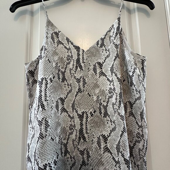 Express XS Snake Print Sleeveless V-Neck Cami Top Womens 100% Polyester White & - Picture 6 of 7